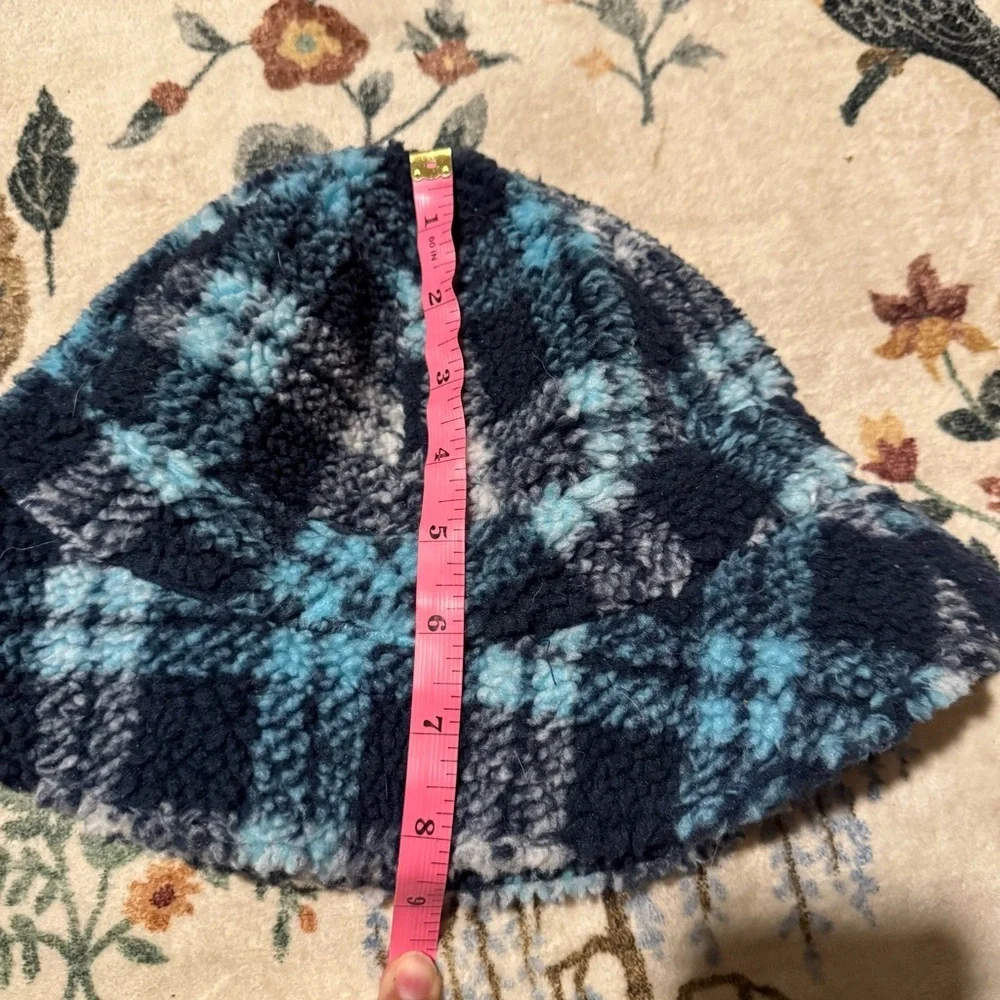 Aritzia TNA Blythe Bucket Hat size S/M